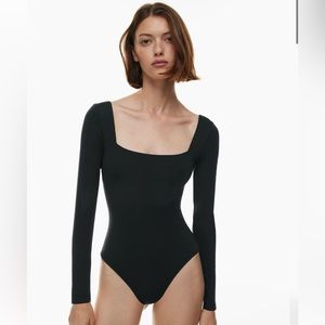 Never worn Aritzia contour bodysuit